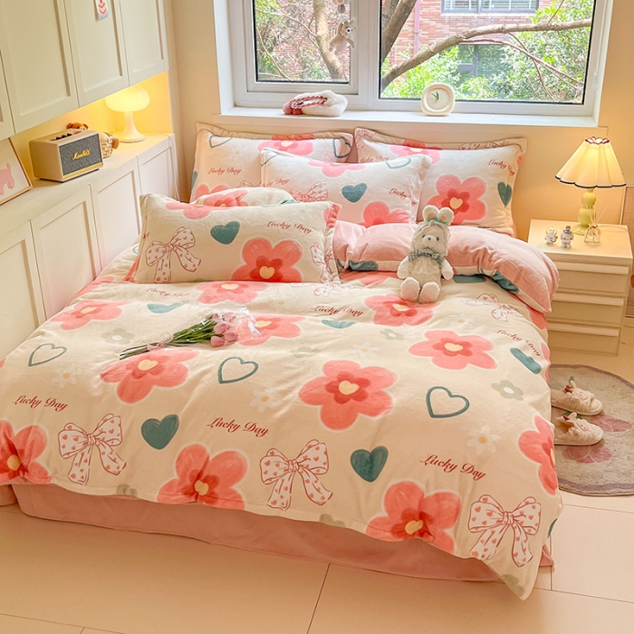 91家纺网 家纺一手货源 找家纺 金丝鸟家纺 2023新款220g全消光印花款牛奶绒四件套 日光