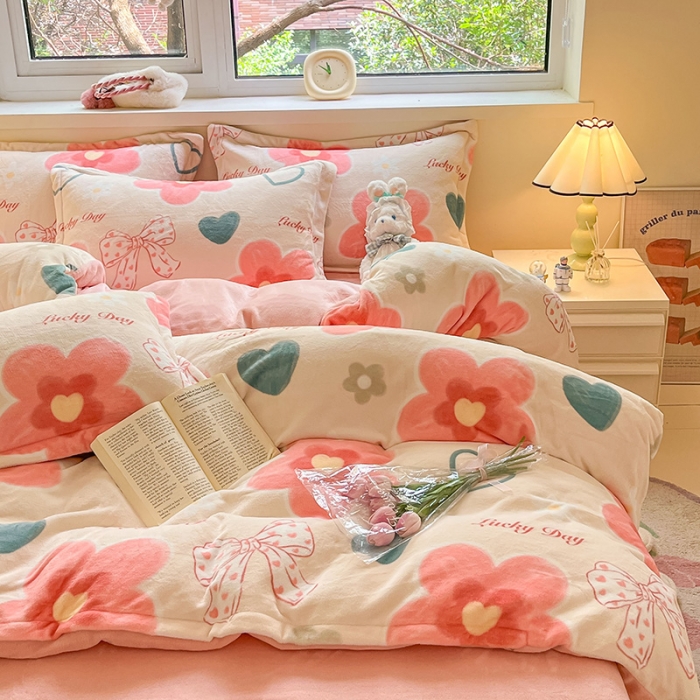 91家纺网 家纺一手货源 找家纺 金丝鸟家纺 2023新款220g全消光印花款牛奶绒四件套 日光