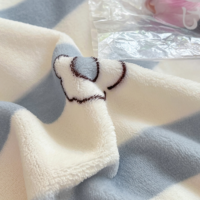 91家纺网 家纺一手货源 找家纺 金丝鸟家纺 2023新款220g全消光印花款牛奶绒四件套 条纹樱桃兔