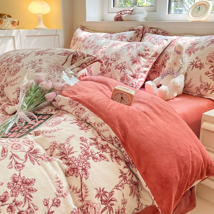 91家纺网 家纺一手货源 找家纺 金丝鸟家纺 2023新款220g全消光印花款牛奶绒四件套 知秋 红