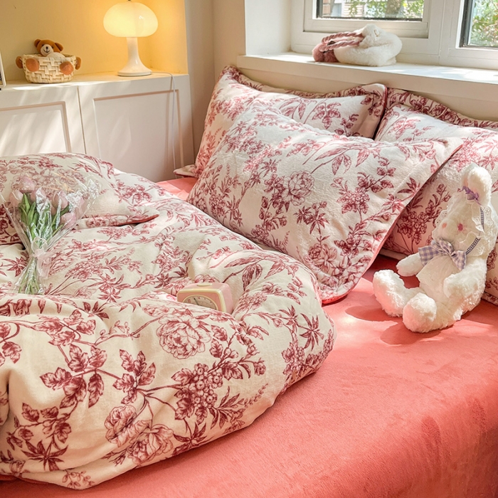 91家纺网 家纺一手货源 找家纺 金丝鸟家纺 2023新款220g全消光印花款牛奶绒四件套 知秋 红