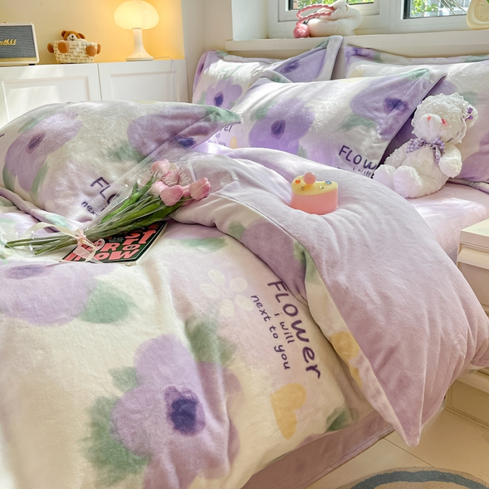 91家纺网 家纺一手货源 找家纺 金丝鸟家纺 2023新款220g全消光印花款牛奶绒四件套 知音 紫