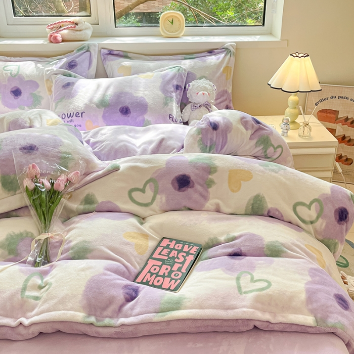91家纺网 家纺一手货源 找家纺 金丝鸟家纺 2023新款220g全消光印花款牛奶绒四件套 知音 紫