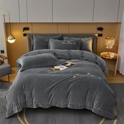 91家纺网 家纺一手货源 找家纺 瑞驰家纺 2023新款A类婴儿绒刺绣加厚保暖四件套—艾丽莎 艾丽莎-罗马灰