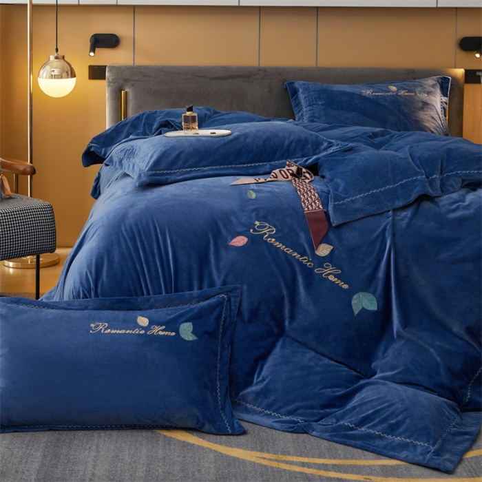 91家纺网 家纺一手货源 找家纺 瑞驰家纺 2023新款A类婴儿绒刺绣加厚保暖四件套—艾丽莎 艾丽莎-宾利蓝