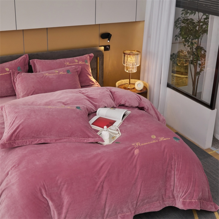 91家纺网 家纺一手货源 找家纺 瑞驰家纺 2023新款A类婴儿绒刺绣加厚保暖四件套—艾丽莎 艾丽莎-豆沙红