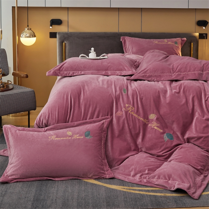 91家纺网 家纺一手货源 找家纺 瑞驰家纺 2023新款A类婴儿绒刺绣加厚保暖四件套—艾丽莎 艾丽莎-豆沙红