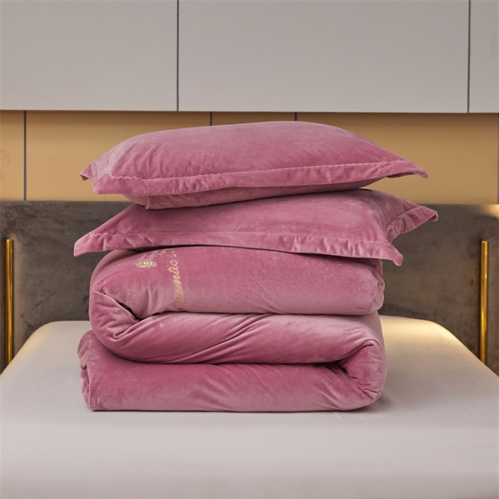 91家纺网 家纺一手货源 找家纺 瑞驰家纺 2023新款A类婴儿绒刺绣加厚保暖四件套—艾丽莎 艾丽莎-豆沙红