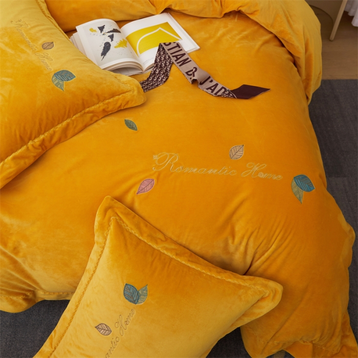 91家纺网 家纺一手货源 找家纺 瑞驰家纺 2023新款A类婴儿绒刺绣加厚保暖四件套—艾丽莎 艾丽莎-姜黄