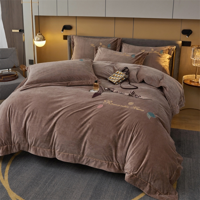 91家纺网 家纺一手货源 找家纺 瑞驰家纺 2023新款A类婴儿绒刺绣加厚保暖四件套—艾丽莎 艾丽莎-卡其