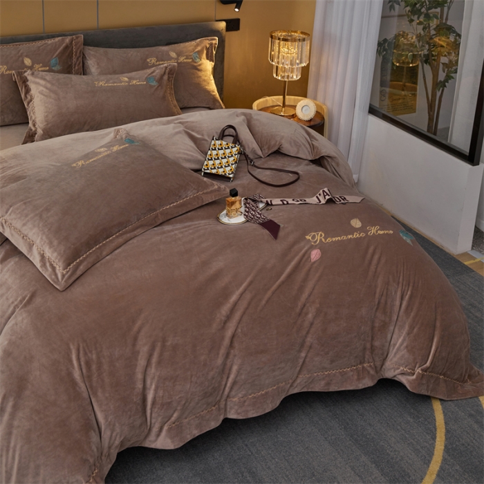 91家纺网 家纺一手货源 找家纺 瑞驰家纺 2023新款A类婴儿绒刺绣加厚保暖四件套—艾丽莎 艾丽莎-卡其