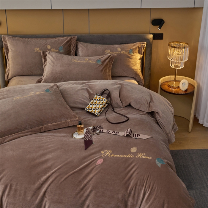 91家纺网 家纺一手货源 找家纺 瑞驰家纺 2023新款A类婴儿绒刺绣加厚保暖四件套—艾丽莎 艾丽莎-卡其