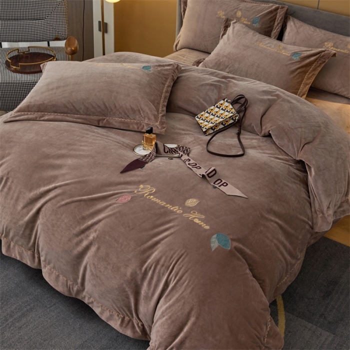 91家纺网 家纺一手货源 找家纺 瑞驰家纺 2023新款A类婴儿绒刺绣加厚保暖四件套—艾丽莎 艾丽莎-卡其