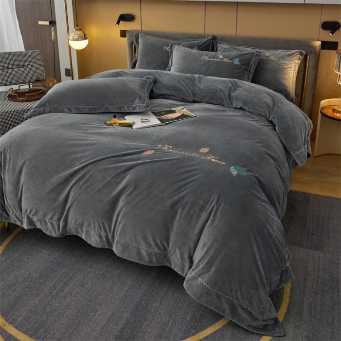 91家纺网 家纺一手货源 找家纺 瑞驰家纺 2023新款A类婴儿绒刺绣加厚保暖四件套—艾丽莎 艾丽莎-罗马灰