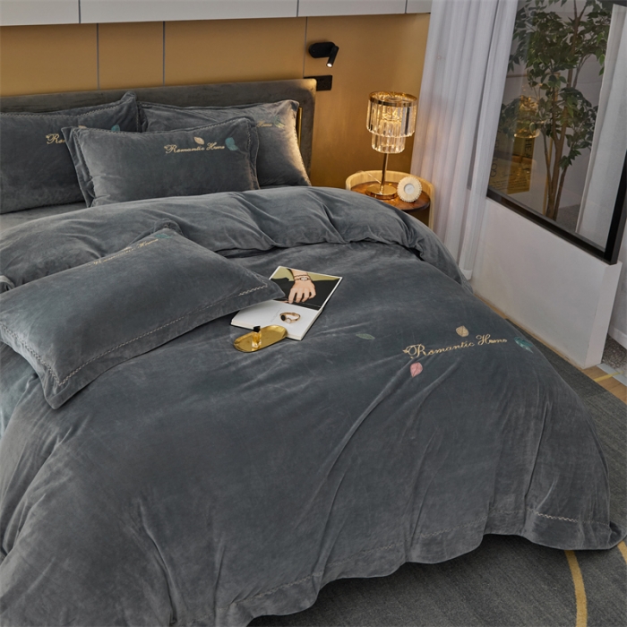 91家纺网 家纺一手货源 找家纺 瑞驰家纺 2023新款A类婴儿绒刺绣加厚保暖四件套—艾丽莎 艾丽莎-罗马灰