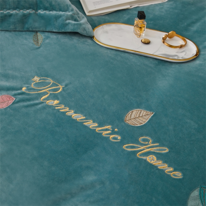 91家纺网 家纺一手货源 找家纺 瑞驰家纺 2023新款A类婴儿绒刺绣加厚保暖四件套—艾丽莎 艾丽莎-叶脉绿