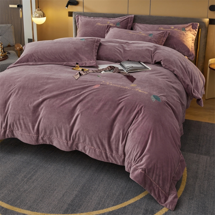 91家纺网 家纺一手货源 找家纺 瑞驰家纺 2023新款A类婴儿绒刺绣加厚保暖四件套—艾丽莎 艾丽莎-优雅紫