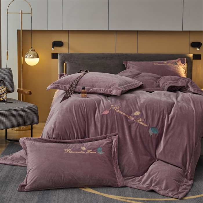 91家纺网 家纺一手货源 找家纺 瑞驰家纺 2023新款A类婴儿绒刺绣加厚保暖四件套—艾丽莎 艾丽莎-优雅紫