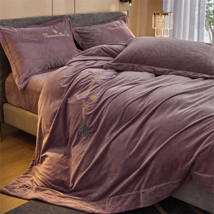 91家纺网 家纺一手货源 找家纺 瑞驰家纺 2023新款A类婴儿绒刺绣加厚保暖四件套—艾丽莎 艾丽莎-优雅紫