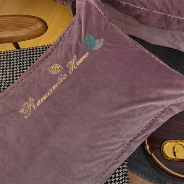 91家纺网 家纺一手货源 找家纺 瑞驰家纺 2023新款A类婴儿绒刺绣加厚保暖四件套—艾丽莎 艾丽莎-优雅紫