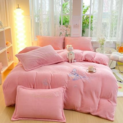 91家纺网 家纺一手货源 找家纺 易辰美 2023新款蝶梦系列保暖牛奶绒刺绣四件套 蝶梦一芋粉