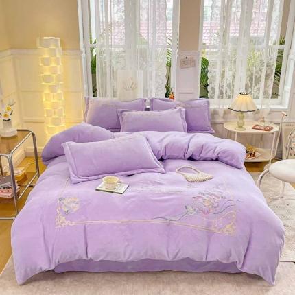 91家纺网 家纺一手货源 找家纺 易辰美 2023新款芳华系列保暖牛奶绒刺绣四件套 芳华一魅紫
