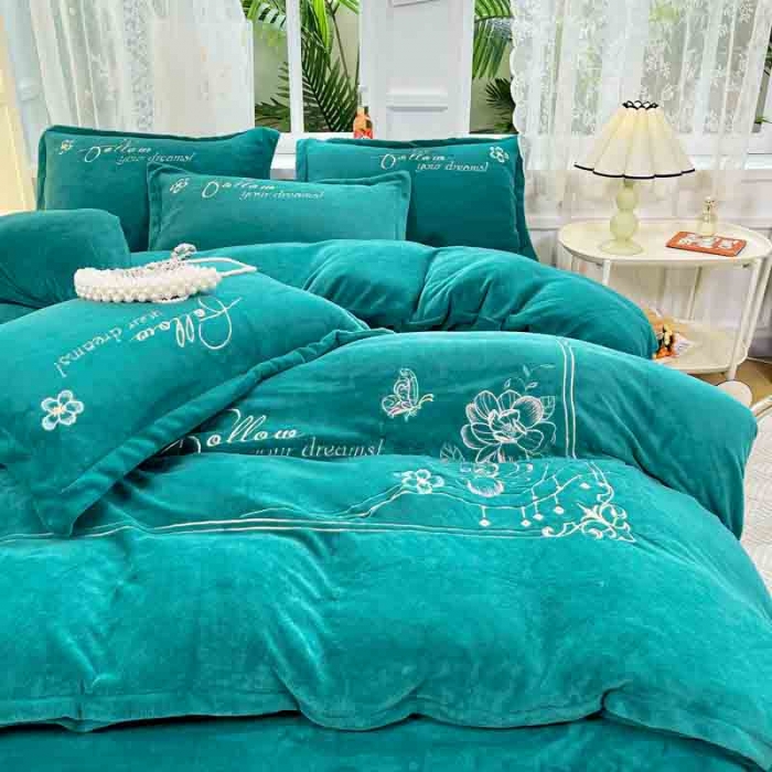 91家纺网 家纺一手货源 找家纺 易辰美 2023新款芳华系列保暖牛奶绒刺绣四件套 芳华一雅绿