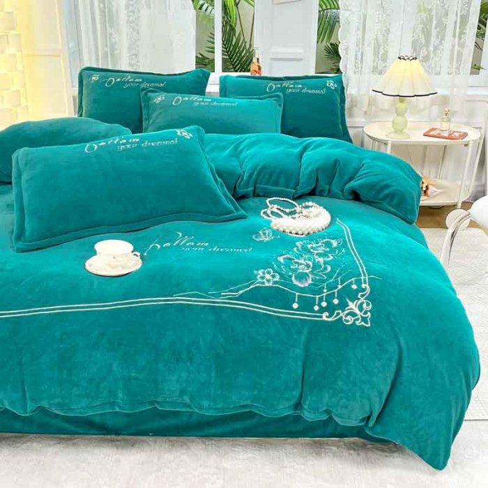 91家纺网 家纺一手货源 找家纺 易辰美 2023新款芳华系列保暖牛奶绒刺绣四件套 芳华一雅绿