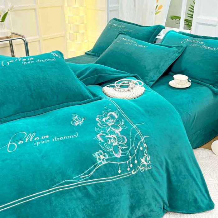 91家纺网 家纺一手货源 找家纺 易辰美 2023新款芳华系列保暖牛奶绒刺绣四件套 芳华一雅绿