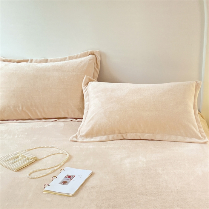 91家纺网 家纺一手货源 找家纺 梦舒羽 2025新款冬季牛奶绒枕套加厚加绒亲肤柔软枕芯套 米黄