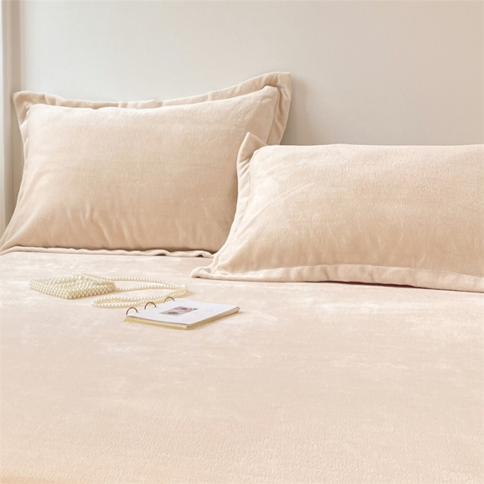 91家纺网 家纺一手货源 找家纺 梦舒羽 2025新款冬季牛奶绒枕套加厚加绒亲肤柔软枕芯套 米黄