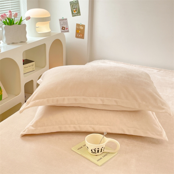 91家纺网 家纺一手货源 找家纺 梦舒羽 2025新款冬季牛奶绒枕套加厚加绒亲肤柔软枕芯套 米黄