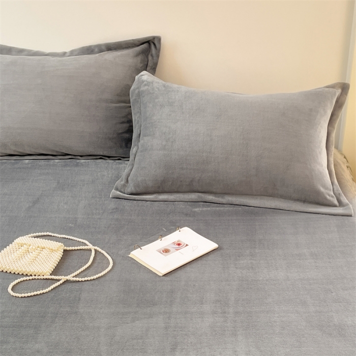 91家纺网 家纺一手货源 找家纺 梦舒羽 2025新款冬季牛奶绒枕套加厚加绒亲肤柔软枕芯套 银优灰