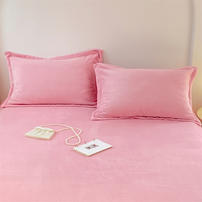 91家纺网 家纺一手货源 找家纺 梦舒羽 2025新款冬季牛奶绒枕套加厚加绒亲肤柔软枕芯套 樱花粉