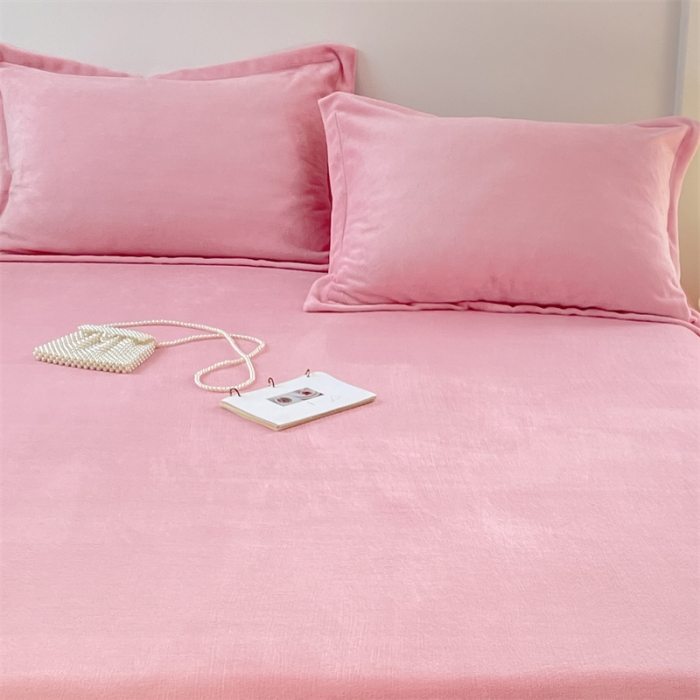 91家纺网 家纺一手货源 找家纺 梦舒羽 2025新款冬季牛奶绒枕套加厚加绒亲肤柔软枕芯套 樱花粉