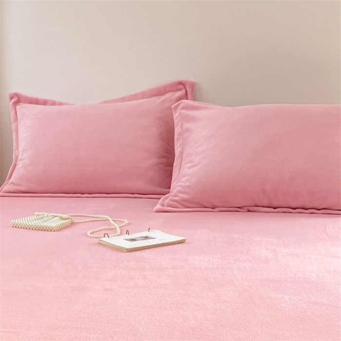 91家纺网 家纺一手货源 找家纺 梦舒羽 2025新款冬季牛奶绒枕套加厚加绒亲肤柔软枕芯套 樱花粉