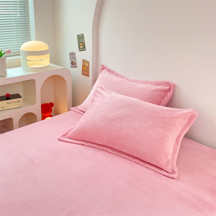91家纺网 家纺一手货源 找家纺 梦舒羽 2025新款冬季牛奶绒枕套加厚加绒亲肤柔软枕芯套 樱花粉