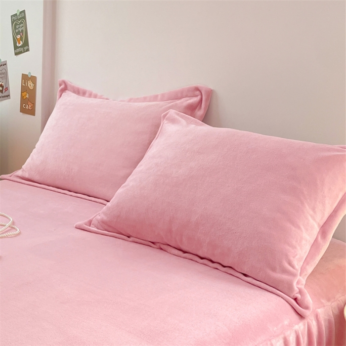 91家纺网 家纺一手货源 找家纺 梦舒羽 2025新款冬季牛奶绒枕套加厚加绒亲肤柔软枕芯套 樱花粉