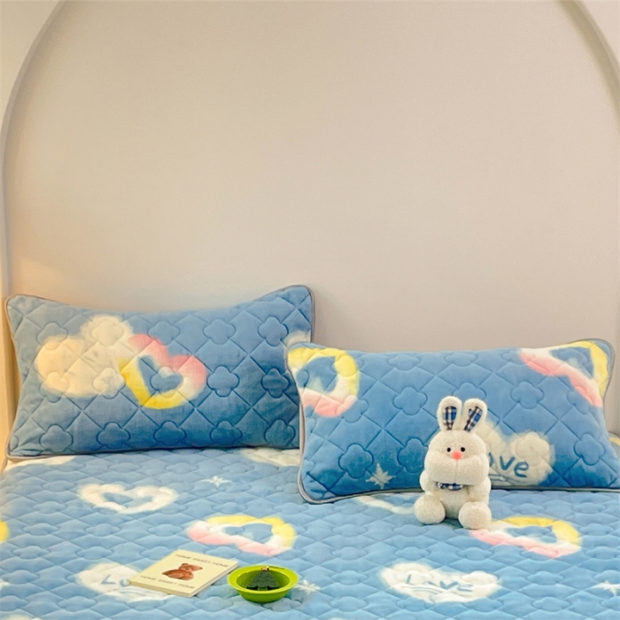 91家纺网 家纺一手货源 找家纺 梦舒羽 2025新款冬季牛奶绒夹棉加厚加绒亲肤柔软枕芯套 爱意浓浓