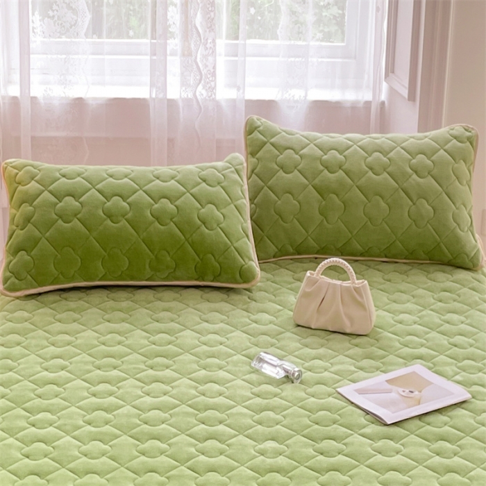 91家纺网 家纺一手货源 找家纺 梦舒羽 2025新款冬季牛奶绒夹棉加厚加绒亲肤柔软枕芯套 芥末绿