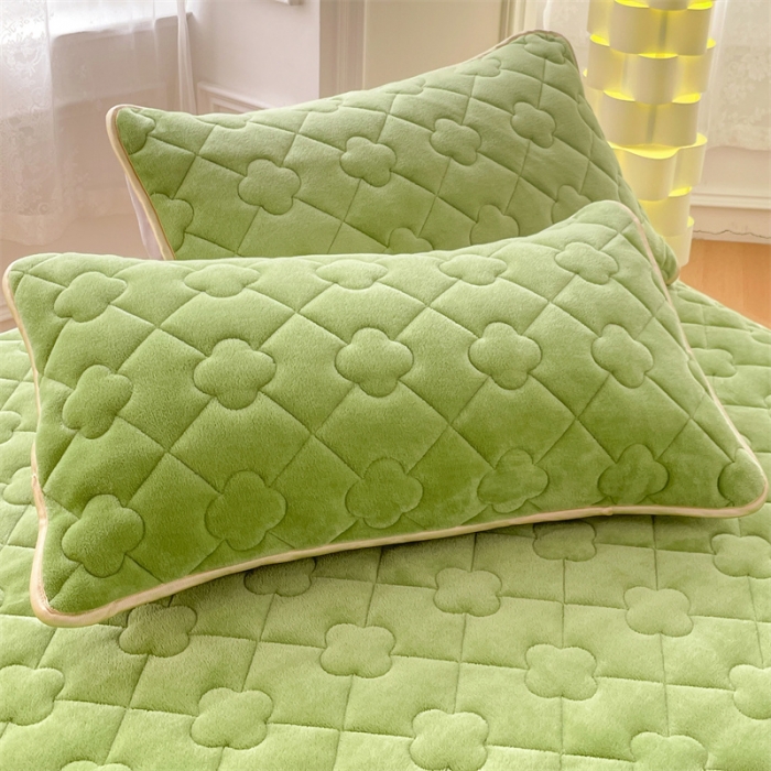 91家纺网 家纺一手货源 找家纺 梦舒羽 2025新款冬季牛奶绒夹棉加厚加绒亲肤柔软枕芯套 芥末绿