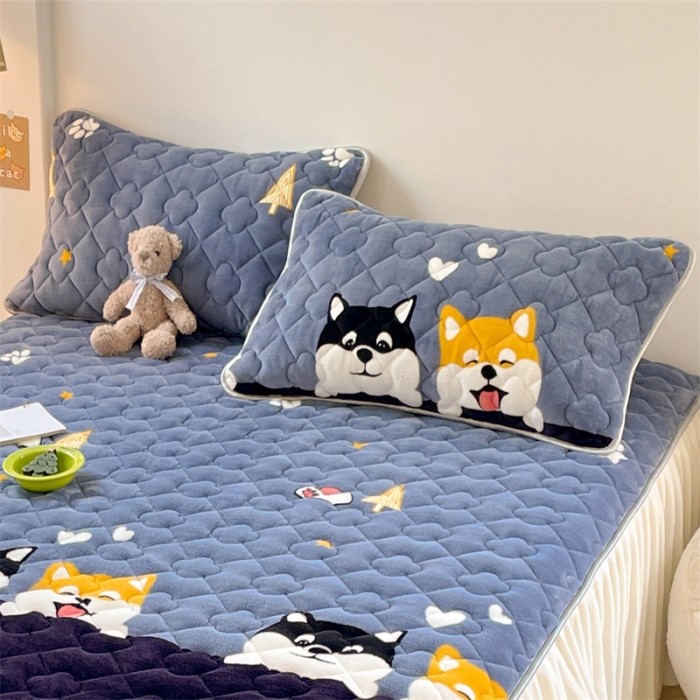 91家纺网 家纺一手货源 找家纺 梦舒羽 2025新款冬季牛奶绒夹棉加厚加绒亲肤柔软枕芯套 可爱狗狗