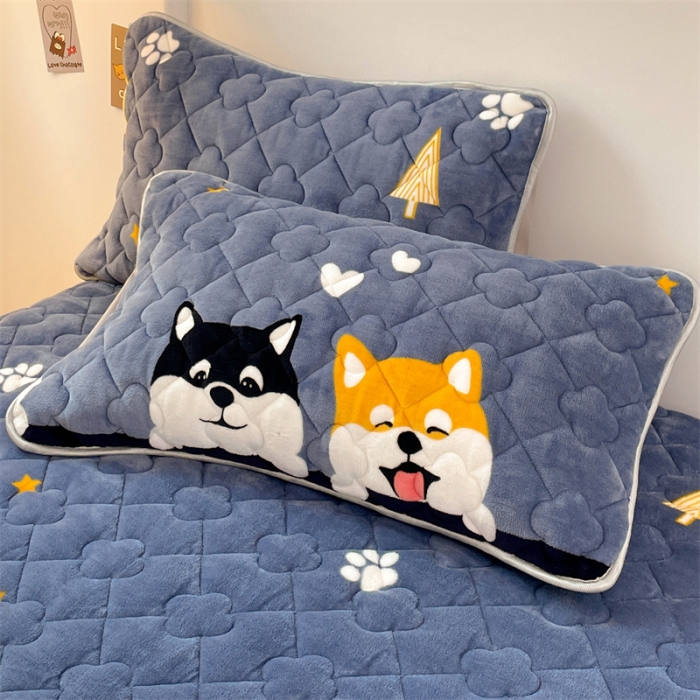 91家纺网 家纺一手货源 找家纺 梦舒羽 2025新款冬季牛奶绒夹棉加厚加绒亲肤柔软枕芯套 可爱狗狗