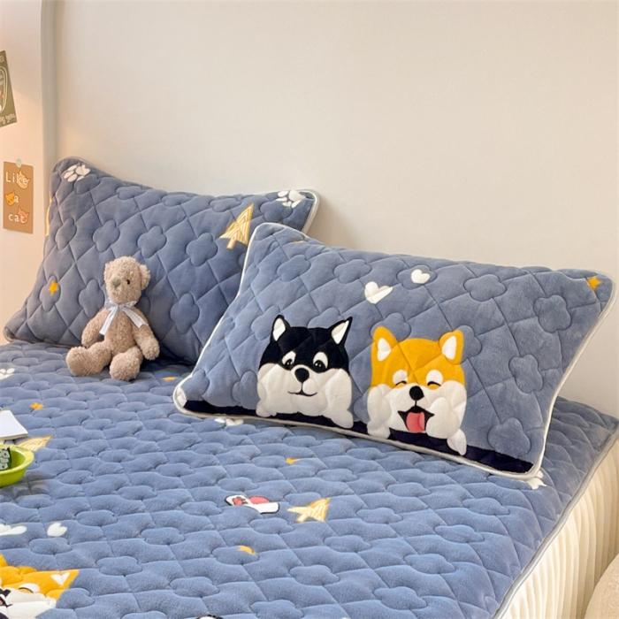 91家纺网 家纺一手货源 找家纺 梦舒羽 2025新款冬季牛奶绒夹棉加厚加绒亲肤柔软枕芯套 可爱狗狗