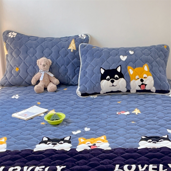 91家纺网 家纺一手货源 找家纺 梦舒羽 2025新款冬季牛奶绒夹棉加厚加绒亲肤柔软枕芯套 可爱狗狗