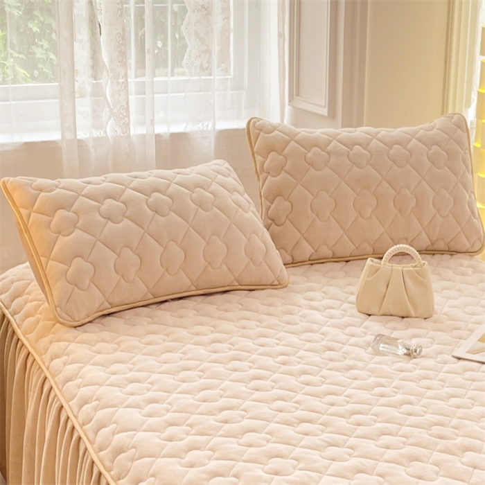 91家纺网 家纺一手货源 找家纺 梦舒羽 2025新款冬季牛奶绒夹棉加厚加绒亲肤柔软枕芯套 米黄