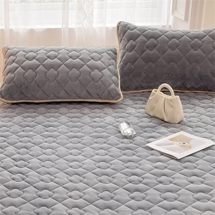 91家纺网 家纺一手货源 找家纺 梦舒羽 2025新款冬季牛奶绒夹棉加厚加绒亲肤柔软枕芯套 银优灰