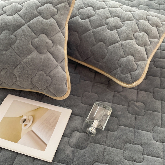 91家纺网 家纺一手货源 找家纺 梦舒羽 2025新款冬季牛奶绒夹棉加厚加绒亲肤柔软枕芯套 银优灰