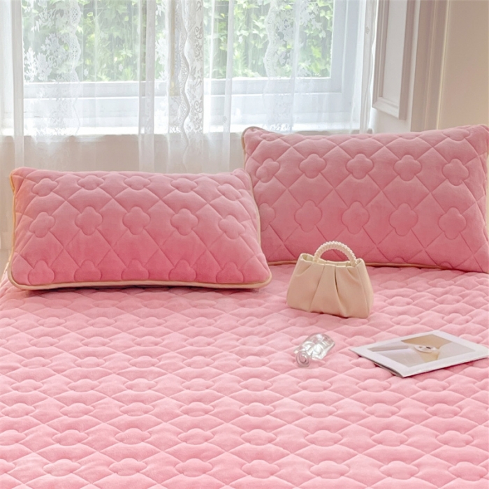 91家纺网 家纺一手货源 找家纺 梦舒羽 2025新款冬季牛奶绒夹棉加厚加绒亲肤柔软枕芯套 樱花粉