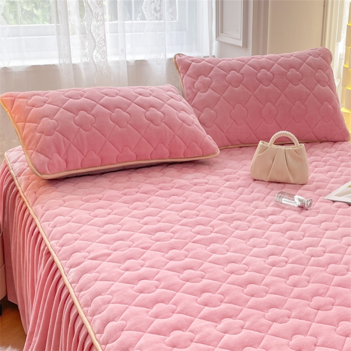 91家纺网 家纺一手货源 找家纺 梦舒羽 2025新款冬季牛奶绒夹棉加厚加绒亲肤柔软枕芯套 樱花粉